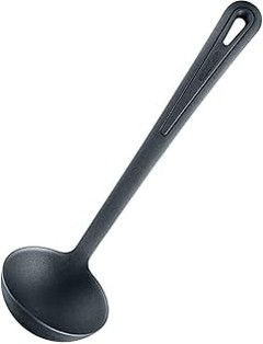 Guía para usar un cucharón en sopas asiáticas correctamente